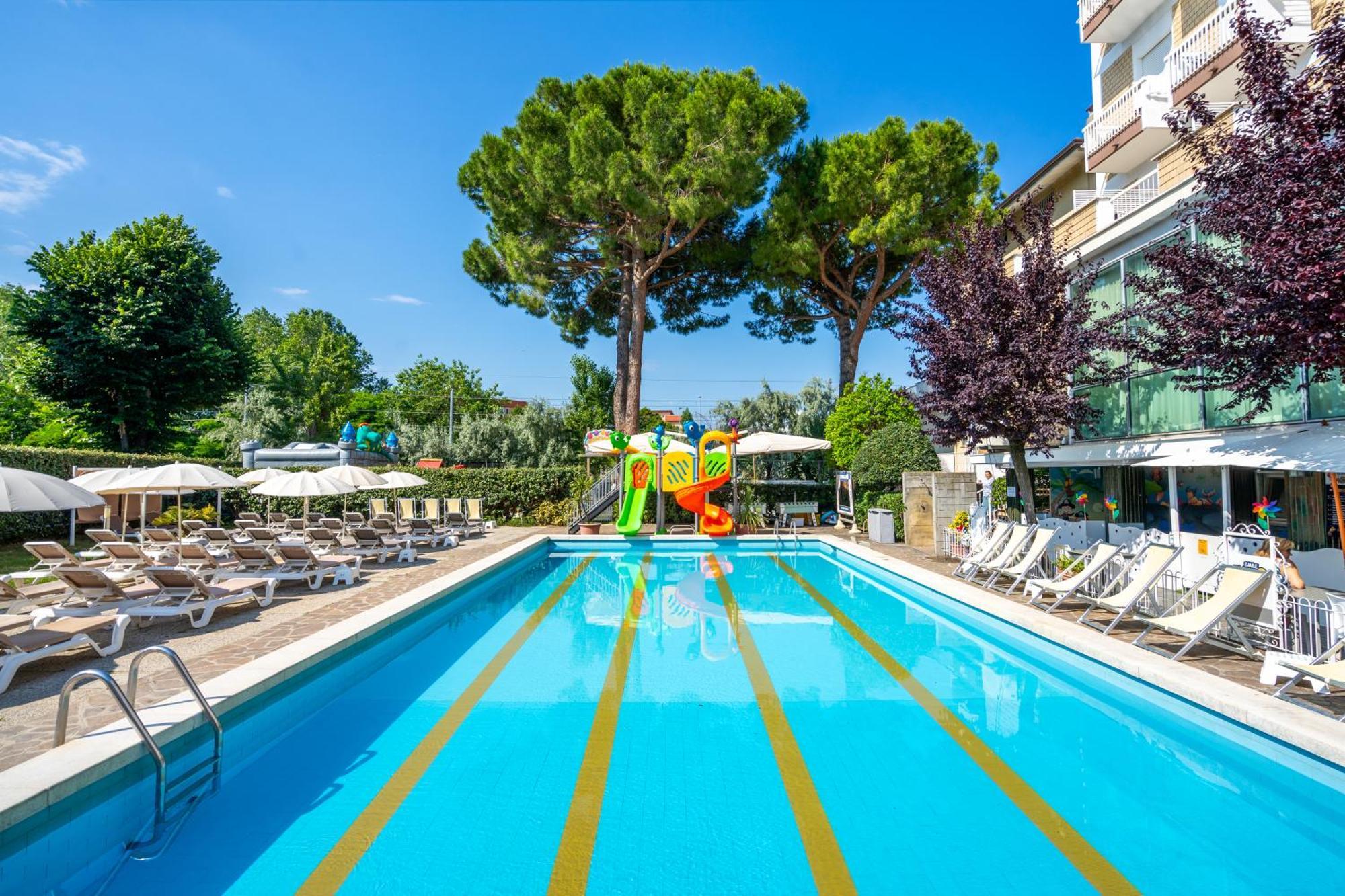 Lotus Hotel All Inclusive & Spiaggia Rimini Exterior photo